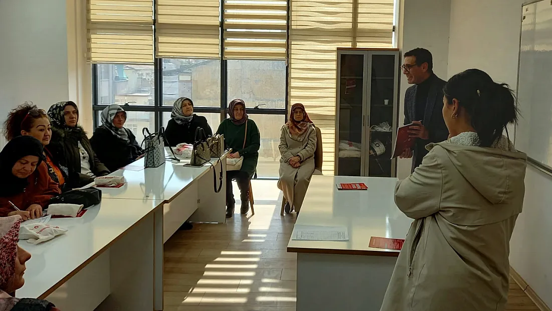 Elazığ Belediyesi’nde, İşitme Engelli Kadınlara Yönelik Eğitimler Sürüyor