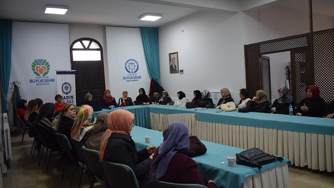 Geçmişten Günümüze Kadın Algısı Konferansı Gerçekleştirildi