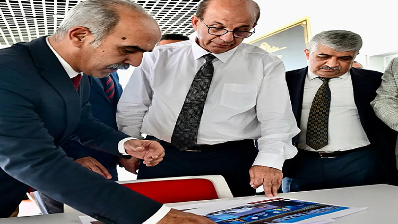 Pazar Yerinde Kitap Sessizliği Başkan Geçit'ten Sıra Dışı Kütüphane Projesi!