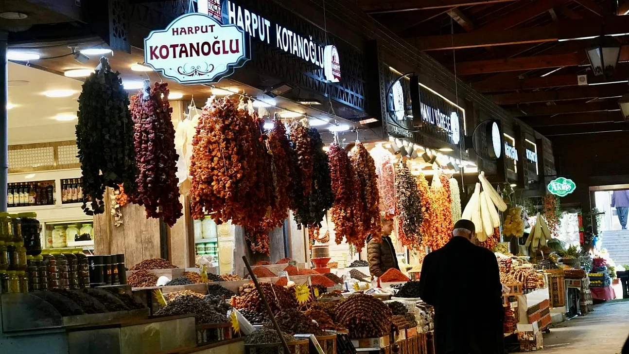 Yüz Yıllık Kapalı Çarşı'da Nostalji Rüzgârı