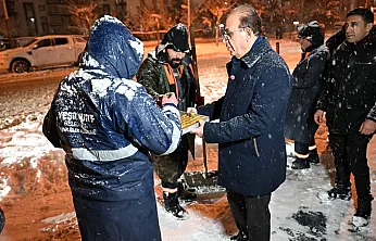 Başkan Geçit, Karla Mücadele Ekiplerini Gece Mesaisinde Yalnız Bırakmadı