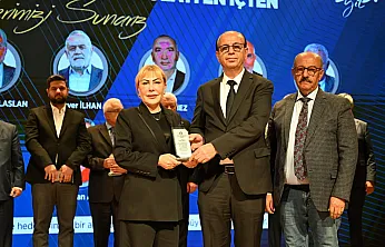 Prof. Dr. Yasemin Açık'a  İnönü Üniversitesi'nden Plaket