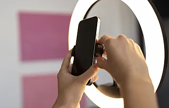 Sosyal Medya Fenomenlerine   Sahte İş Birliği Tuzağı