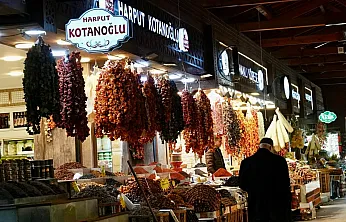 Yüz Yıllık Kapalı Çarşı'da Nostalji Rüzgârı