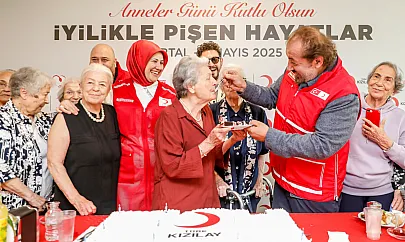 Kızılay'dan Depremzede Anneler İçin Yürek Isıtan Kutlama