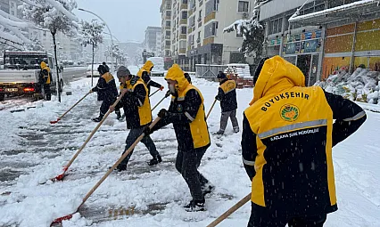 Büyükşehir Belediyesinden Kar Mesaisi