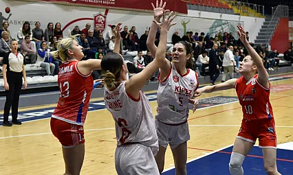 Kepez'in Kızları Eze Eze Yendi