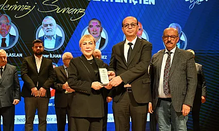 Prof. Dr. Yasemin Açık'a  İnönü Üniversitesi'nden Plaket