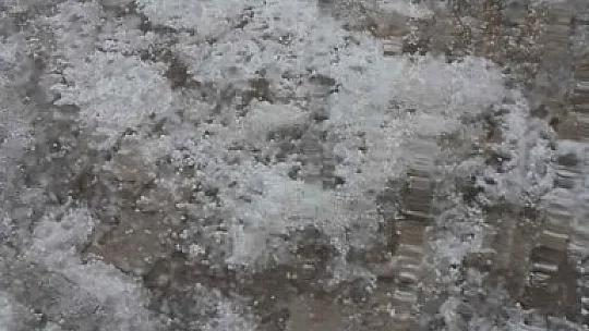Amasya'da ceviz büyüklüğündeki dolu, tarım alanlarını vurdu