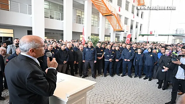 Başkan Sami Er Personelle Bayramlaştı
