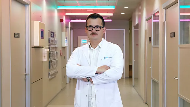 Cep telefonu kamburluğu Yeni neslin sessiz tehlikesi!