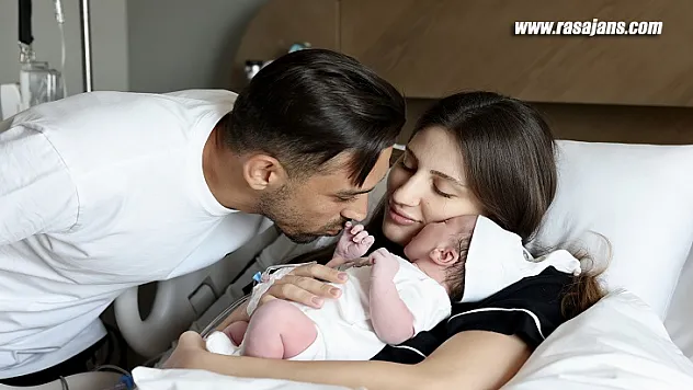 Fenerbahçeli Futbolcu İrfan Can Kahveci 2. Kez Baba Oldu