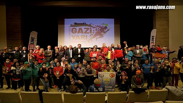 Gazi Yarı Maratonu'nun Ödülleri Sahiplerini Buldu