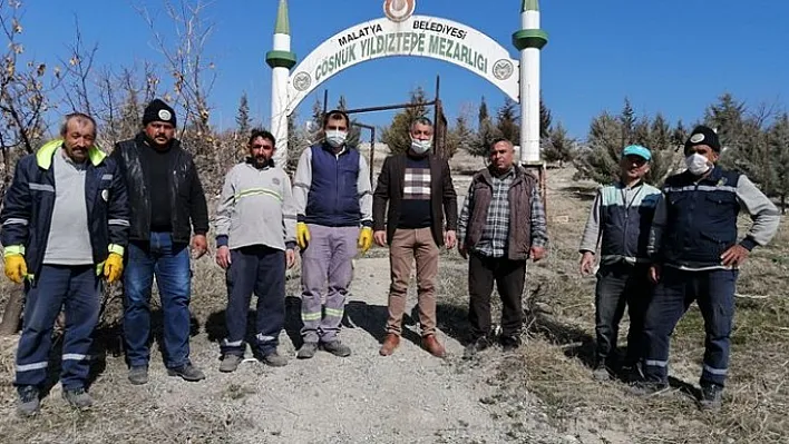 12 Mezarlıkta Bakım-Onarım, Budama, Genel Temizlik Yapıldı