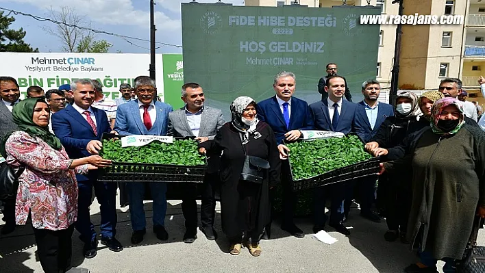 '200 Bin Adet Sebze Fidesini Çiftçilerimize Dağıttık'