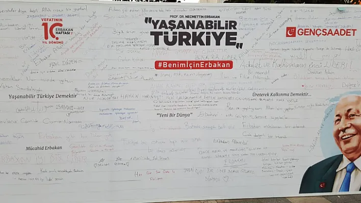 7'den 70' e Herkes Erbakan Hoca'ya Olan Duygularını Fikir Duvarına Yazdı