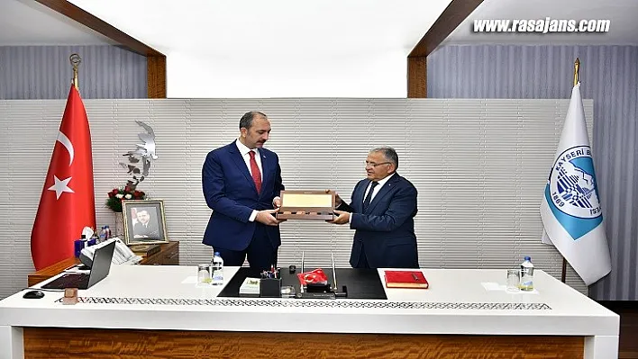 Adalet Bakanı Gül  Büyükşehir'i Ziyaret Etti  Büyükkılıç'tan Övgüyle Bahsetti