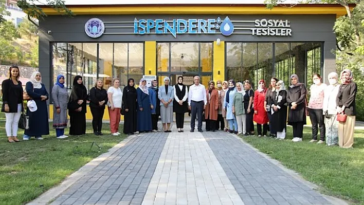 Ak Parti İl ve İlçe Kadın Kolları, Battalgazi'deki Yatırımları Gezdi