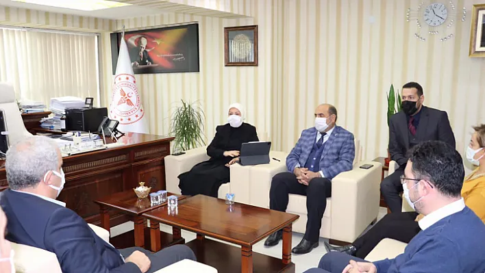 AK Partili Çalık: 1,2 milyon sağlık çalışanımız fedakar ve özveriyle çalışmaktadır