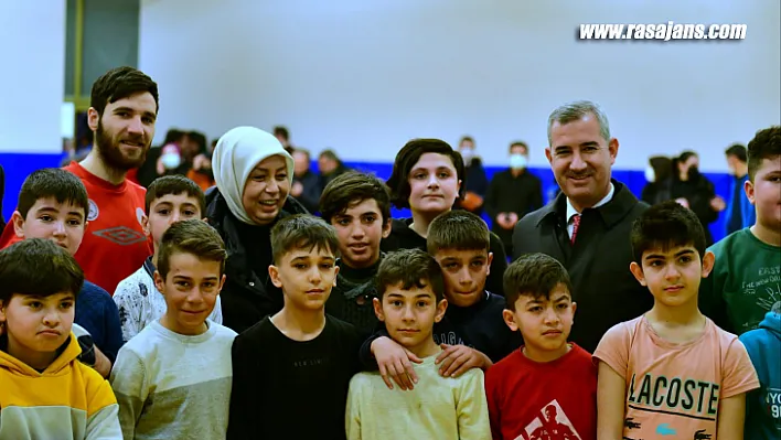 AK Partili Çalık: 'Gençlerimize yapılan yatırımlara devam ediyoruz'