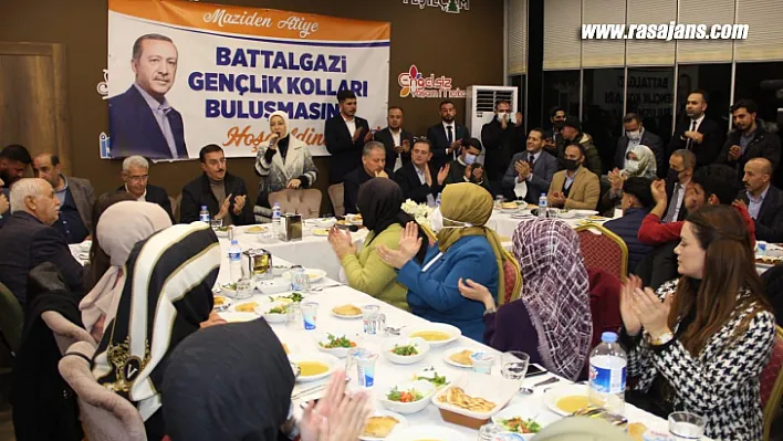 AK Partili Çalık, Malatya Orduzu'da gençlerle buluştu