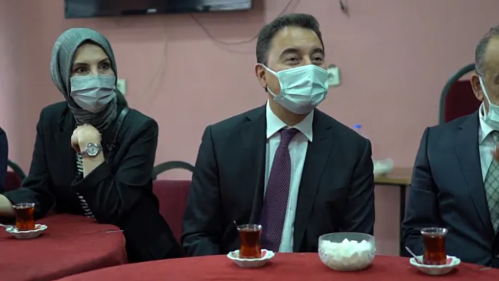 Ali Babacan Gençlerin Sorunlarini Dinledi
