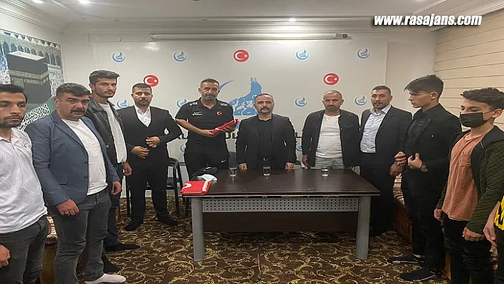 Ampute  Milli Takım Kalecisinden Ülkü Ocakları'na Ziyaret