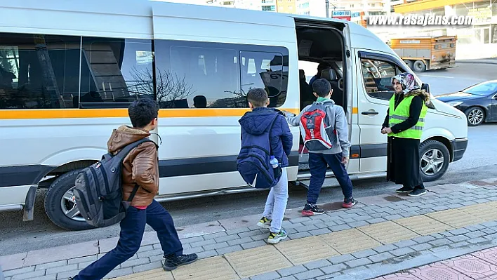 Ankara Büyükşehirden Eğitime Katkı: 2 Bin 166 Öğrenciye Servis Ücreti Desteği