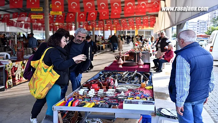 Antika Pazarı Mersinlilerden Yoğun İlgi Görmeye Devam Ediyor