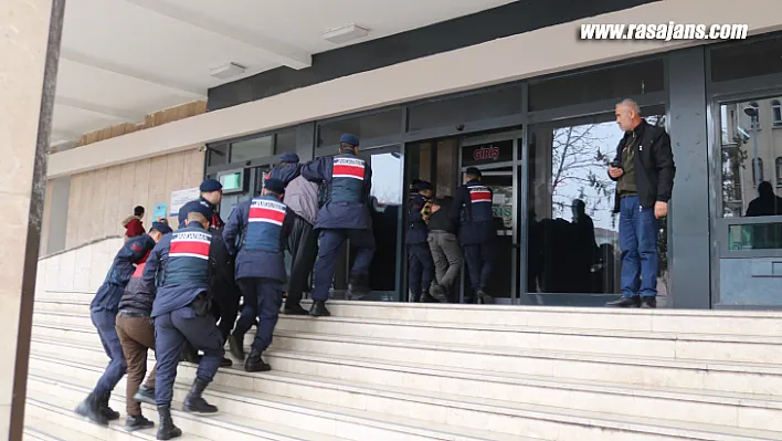 Aranan Altı Kişiden İkisi Turuklandı