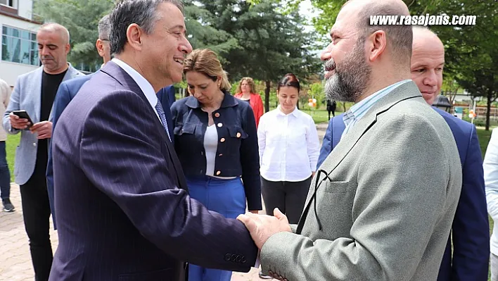 Arçelik, sağlık çalışanları için 2 tane yurdu satın alıp üniversiteye bağışladı