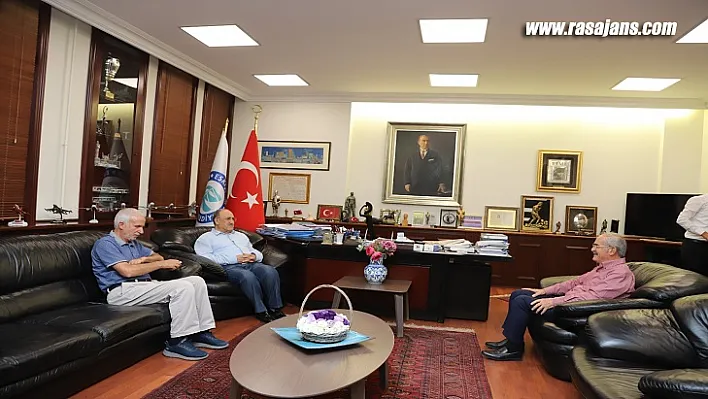 Atalay'dan Büyükerşen'e Nezaket Ziyareti