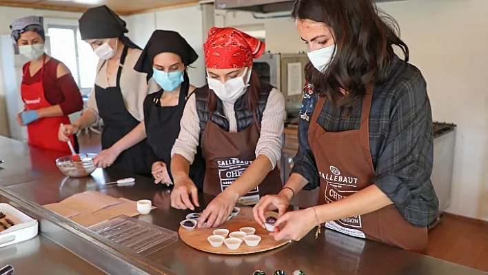 ATASEM'de butik çikolata yapmayı öğreniyorlar