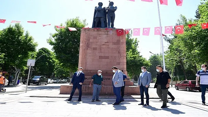 Atatürk Anıtının Çevresi Yenilendi