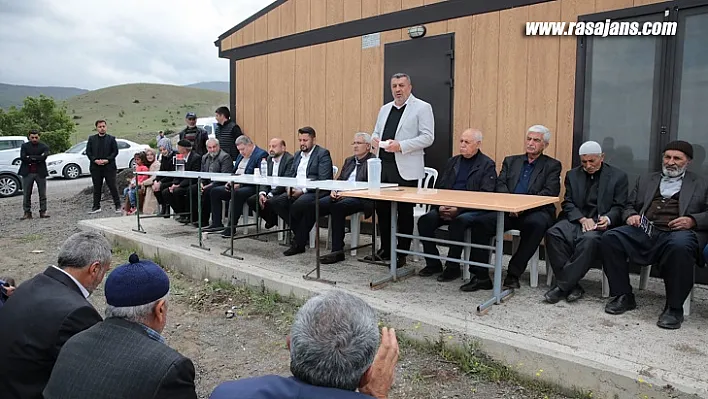 Ayasofya'nın Zincirlerini Kıranlar İle Tekrar Zincir Vurmak İsteyenleri Oylayacağız