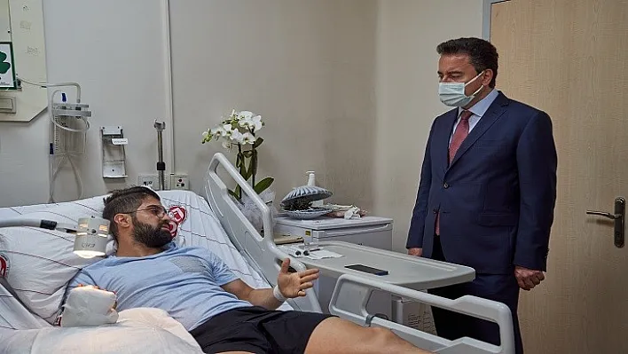 Babacan Saldırıya Uğrayan Doktoru Ziyaret Etti