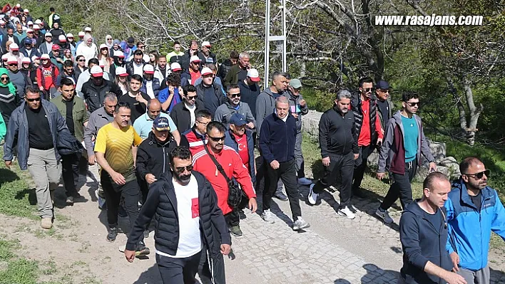 Bakan Akar Ve Başkan Büyükkılıç, Gençlerle  Doğa Yürüyüşünde Buluştu