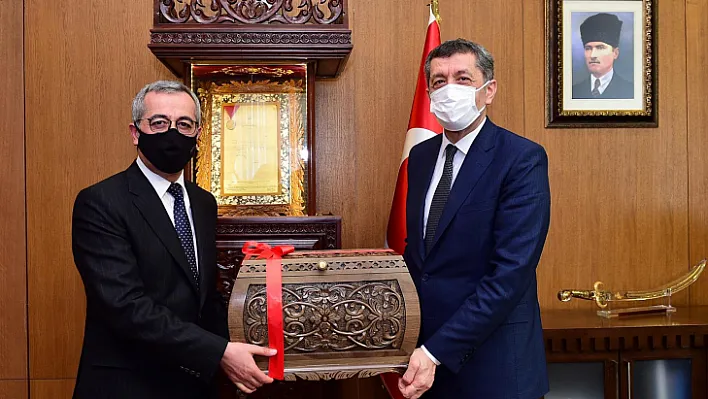 Bakan Selçuk'tan Büyükşehir'e Ziyaret