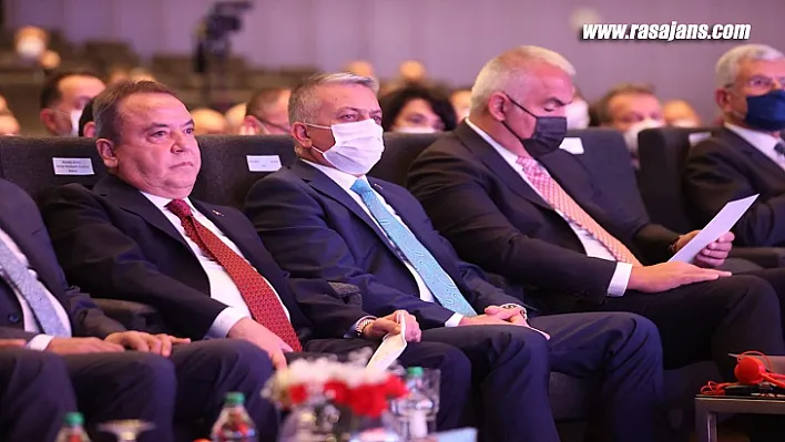 Başkan Böcek 11. Resort Turizm Kongresi'nde