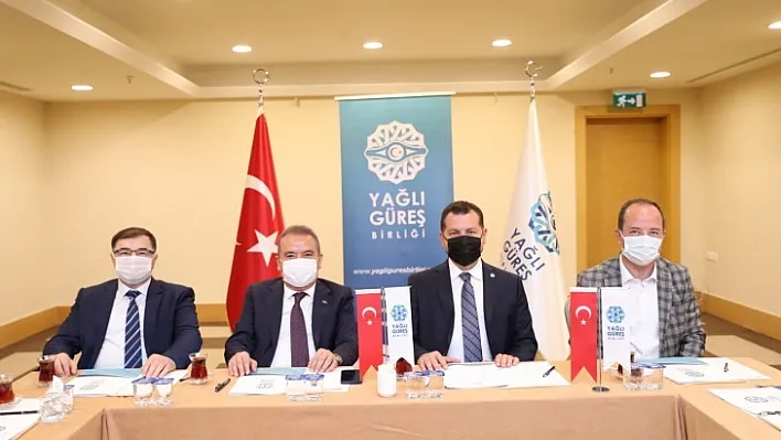 Başkan Böcek Yağlı Güreş Birliği Meclis Toplantısına Katıldı