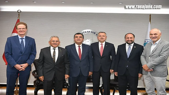 Başkan Büyükkılıç, 1 Bakan Yardımcısı Ve 3 Büyükelçiyi Makamında Ağırladı