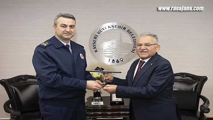 Başkan Büyükkılıç'a Garnizon Komutanı Taşan'dan Anlamlı Hediye