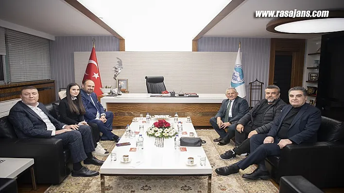 Başkan Büyükkılıç'a, Sevilen Sanatçı Bülent Serttaş'tan Ziyaret