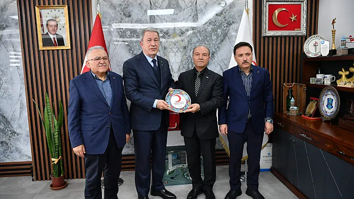 Başkan Büyükkılıç, Kızılay Genç Ofis Göktim Akademi'de Gençlerle Buluştu