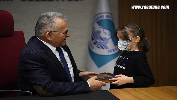 Başkan Büyükkılıç, Minik Misafirlerini Ağırladı
