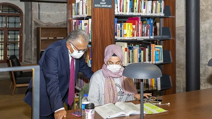 Başkan Büyükkılıç'tan Meryem Ana Şehir Kütüphanesi'ne Ziyaret