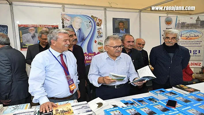 Başkan Büyükkılıç, Vali Gökmen Çiçek İle Birlikte 5. Kayseri Kitap Fuarı'nı Ziyaret Etti