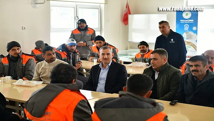 Başkan Çınar'dan Temizlik İşler Müdürlüğü Personeline Teşekkür