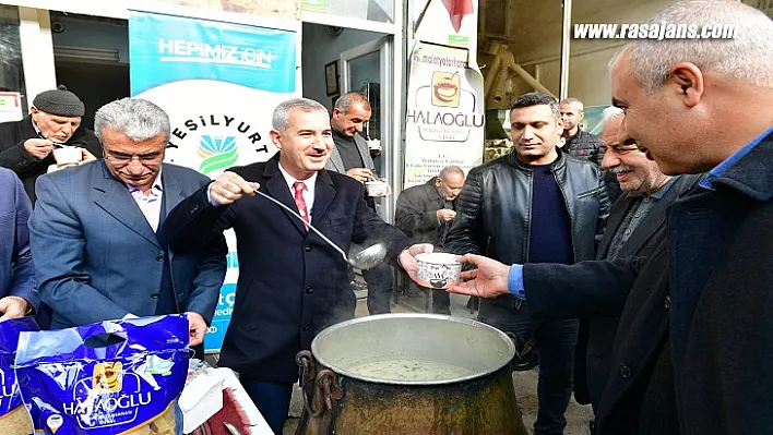 Başkan Çınar Tescil Belgeleriyle Yerel Ekonominin Kalkınmasına Destek Sunuyoruz