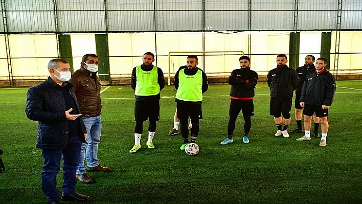 Başkan Çınar, Yeşilyurt Belediyespor Futbol Takımına Moral Ziyaretinde Bulundu